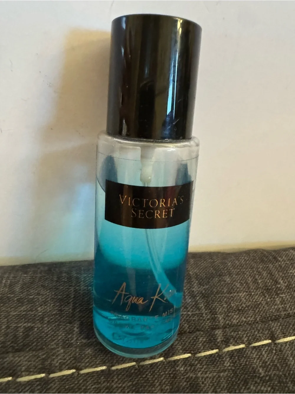 Victoria's Secret Aqua Kiss Women's Fragrance Mist 2.5 Oz spray J16